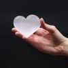 bG9jYWw6Ly9tZWRpYS9ITS9BQy82MFIzMEMxRzZNVktBQ0hNL2NhZWQ1MmY2LmpwZWc.jpg Corazón Selenita - 5-6 cm